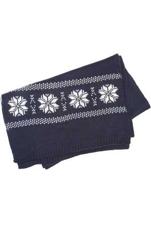 Gestrickter Weihnachtsschal mit Sternmuster